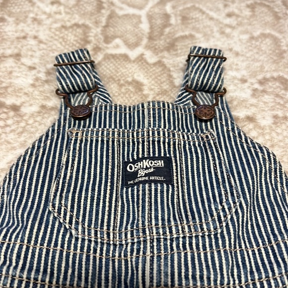 Size 9 Month Infant OshKosh Classic Railroad Stripe Overalls EUC - Picture 5 of 9